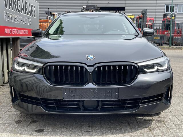 BMW 5-SERIE Touring 530e Executive 18"/Leder/Dodehoek/Adaptieve cruise/Camera/Stoel + stuurverwarming/Apple Carplay & Android Auto