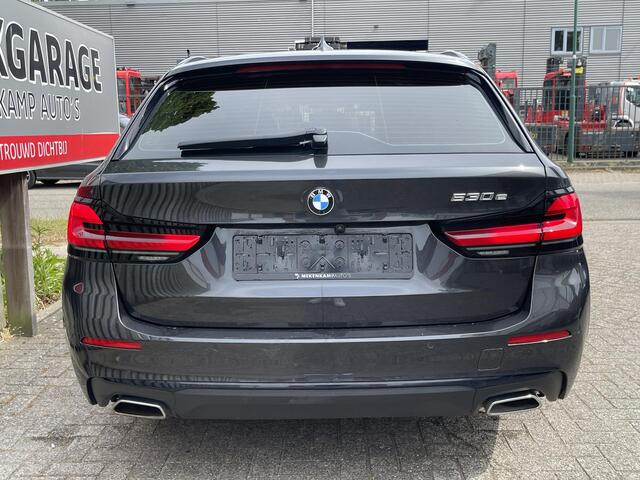 BMW 5-SERIE Touring 530e Executive 18"/Leder/Dodehoek/Adaptieve cruise/Camera/Stoel + stuurverwarming/Apple Carplay & Android Auto