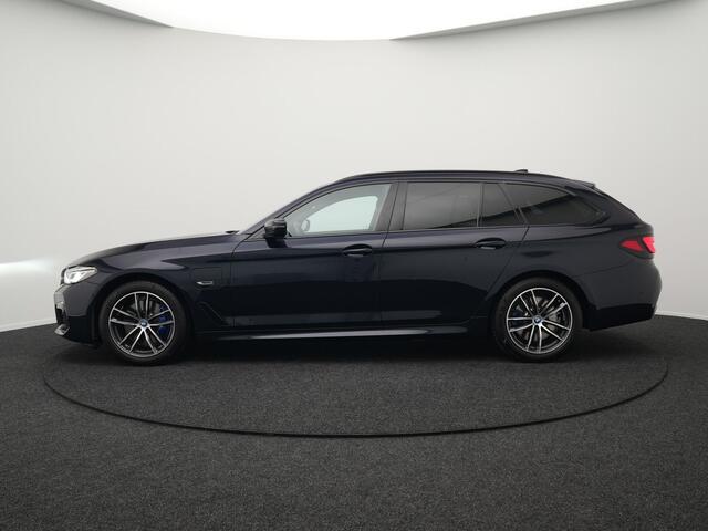 BMW 5-SERIE Touring 530e xDrive M Sport Plug in Hybrid | PHEV | Adaptive Cruise | Meesturende achteras | Lederen Sportstoelen Memory | Adaptive Onderstel | Carplay | Camera | LED |