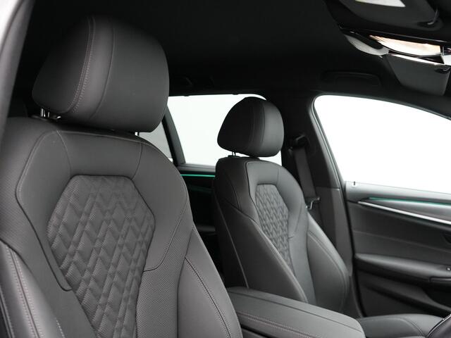BMW 5-SERIE Touring 530e xDrive M Sport Plug in Hybrid | PHEV | Adaptive Cruise | Meesturende achteras | Lederen Sportstoelen Memory | Adaptive Onderstel | Carplay | Camera | LED |