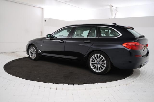 BMW 5-SERIE Touring 530i xDrive High Executive Cruise Control, Navigatie, LEER, Panoramadak, xDrive