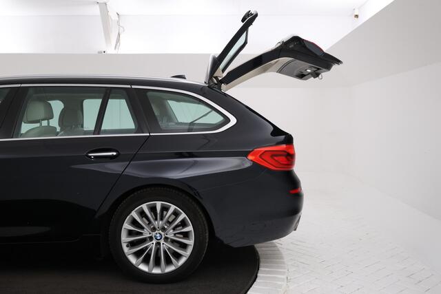 BMW 5-SERIE Touring 530i xDrive High Executive Cruise Control, Navigatie, LEER, Panoramadak, xDrive