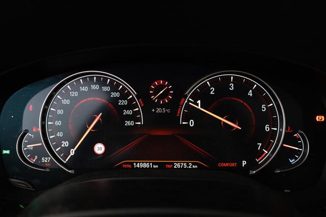 BMW 5-SERIE Touring 530i xDrive High Executive Cruise Control, Navigatie, LEER, Panoramadak, xDrive