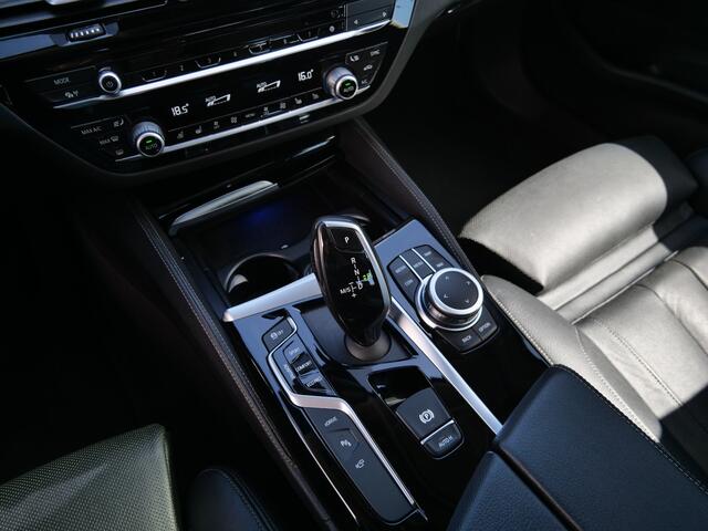 BMW 5-SERIE 530e iPerformance High Executive Head-up display / Memory-stoel / 19 Inch
