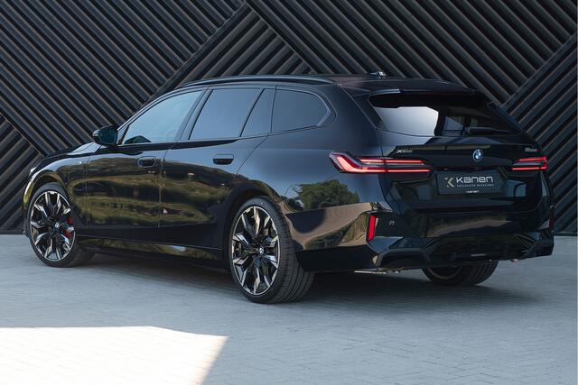 BMW 5-SERIE Touring 550e xDrive M-Sport Pro Pano ACC M Stoel Bowers&Wilkens Headup ICONIC Stoelvent. Shadow Trekhaak