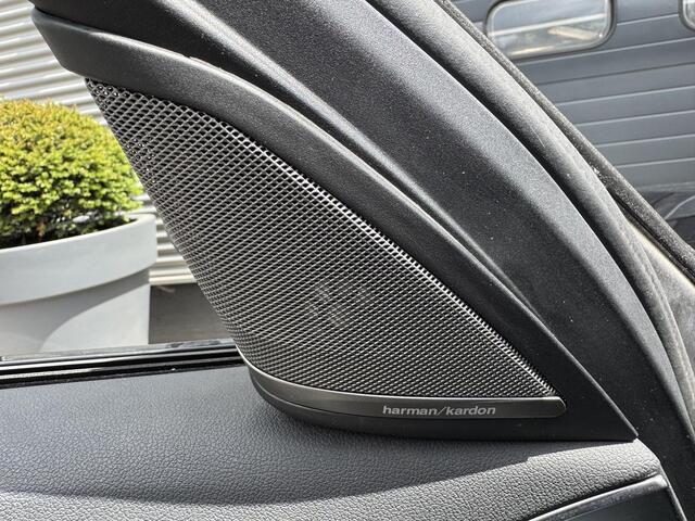 BMW 5-SERIE Touring M550d xDrive High Executive | Panoramadak | Head-Up Display | Harmon Kardon | Elektrische Trekhaak |