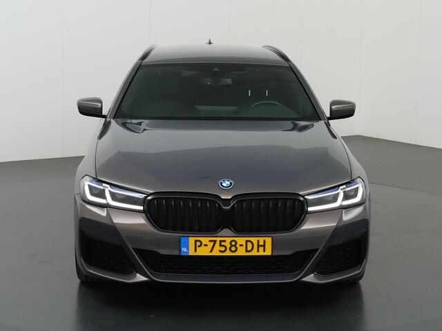 BMW 5-SERIE Touring 520e Business Edition Plus | M-Sport | Laser Licht | Comfortstoelen + Geheugen+ Elektrisch verstelbaar | Shadowline | Stuur/Stoelverwarming | Camera | DAB | Interieur verlichting | Apple CarPlay/ Android Auto |