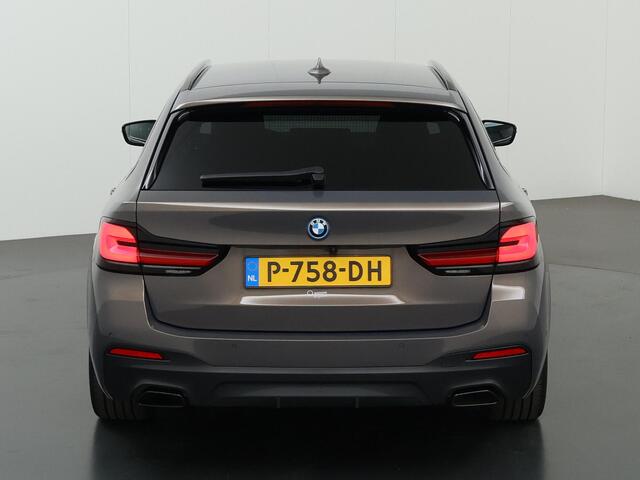 BMW 5-SERIE Touring 520e Business Edition Plus | M-Sport | Laser Licht | Comfortstoelen + Geheugen+ Elektrisch verstelbaar | Shadowline | Stuur/Stoelverwarming | Camera | DAB | Interieur verlichting | Apple CarPlay/ Android Auto |