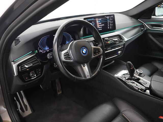 BMW 5-SERIE Touring 520e Business Edition Plus | M-Sport | Laser Licht | Comfortstoelen + Geheugen+ Elektrisch verstelbaar | Shadowline | Stuur/Stoelverwarming | Camera | DAB | Interieur verlichting | Apple CarPlay/ Android Auto |