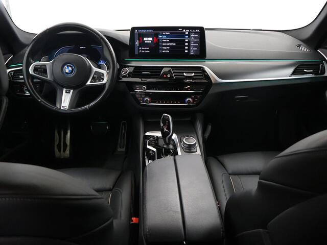 BMW 5-SERIE Touring 520e Business Edition Plus | M-Sport | Laser Licht | Comfortstoelen + Geheugen+ Elektrisch verstelbaar | Shadowline | Stuur/Stoelverwarming | Camera | DAB | Interieur verlichting | Apple CarPlay/ Android Auto |