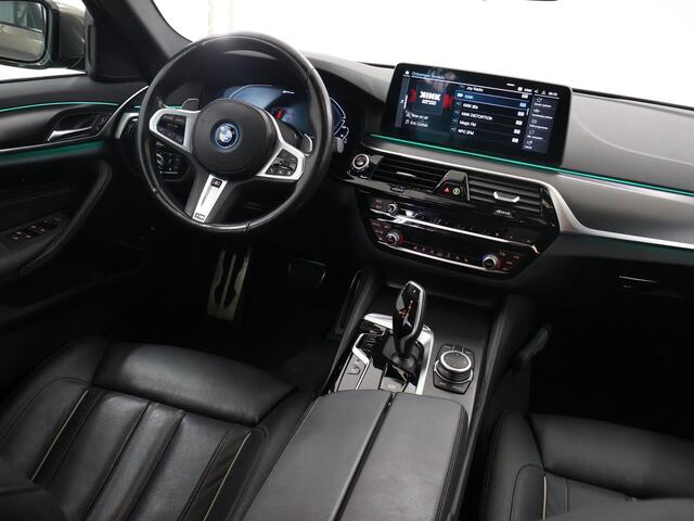 BMW 5-SERIE Touring 520e Business Edition Plus | M-Sport | Laser Licht | Comfortstoelen + Geheugen+ Elektrisch verstelbaar | Shadowline | Stuur/Stoelverwarming | Camera | DAB | Interieur verlichting | Apple CarPlay/ Android Auto |