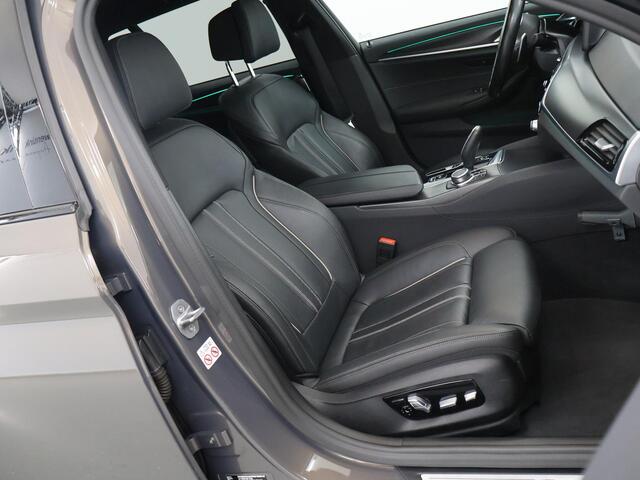 BMW 5-SERIE Touring 520e Business Edition Plus | M-Sport | Laser Licht | Comfortstoelen + Geheugen+ Elektrisch verstelbaar | Shadowline | Stuur/Stoelverwarming | Camera | DAB | Interieur verlichting | Apple CarPlay/ Android Auto |