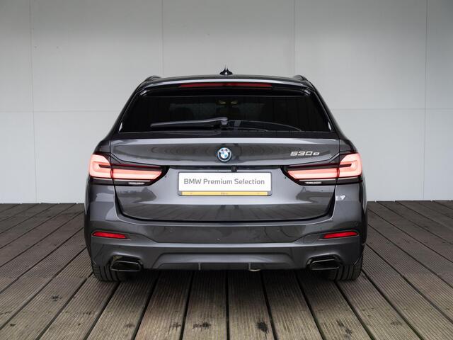 BMW 5-SERIE Touring 530e | M Sportpakket | Innovation Pack | 19 inch | Driving Assistant | BMW Laserlight | Head Up Display | Trekhaak