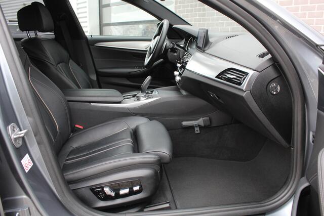 BMW 5-SERIE 540i High Executive / M Sport / Carplay / N.A.P.