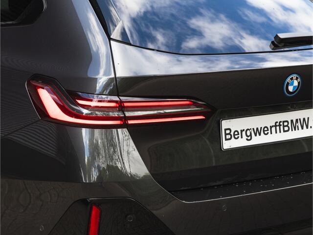 BMW 5-SERIE Touring 550e xDrive M-Sport Pro - Pano - Onderstel Prof - Stoelventilatie - Head-up