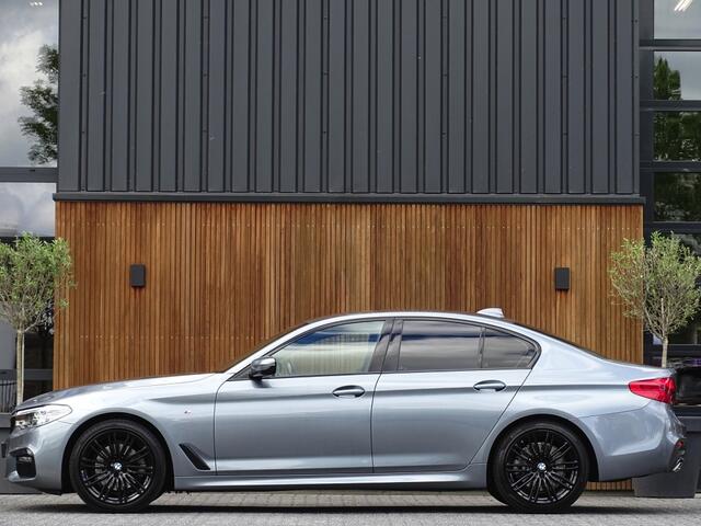 BMW 5-SERIE 520i TwinTurbo 183PK High Ex. Ed. / LCI / M-pakket / LED *NAP*