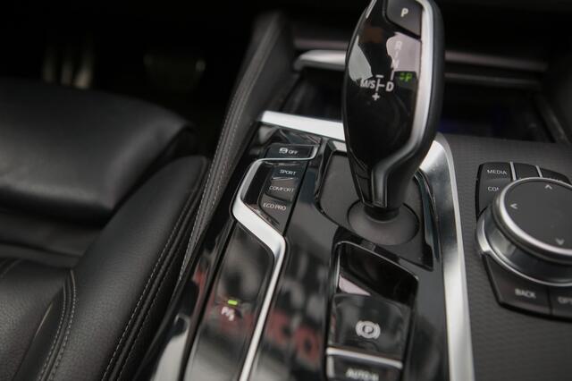 BMW 5-SERIE 530d Xdrive M-Sport | Facelift | HUD | LASER | PANO