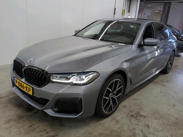 BMW 5-SERIE 520e M-Sport | Navi | BMW Laser | Alcantara |