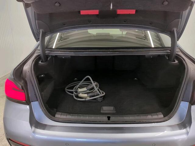 BMW 5-SERIE 520e M-Sport | Navi | BMW Laser | Alcantara |