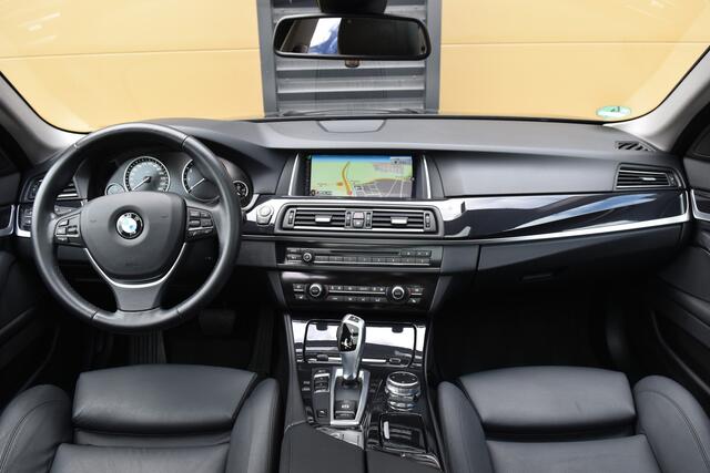 BMW 5-SERIE Touring 520i Executive * Panorama dak * Trekhaak * HIFI * Leder * Keyless entry *