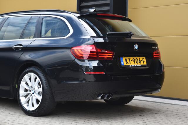 BMW 5-SERIE Touring 520i Executive * Panorama dak * Trekhaak * HIFI * Leder * Keyless entry *