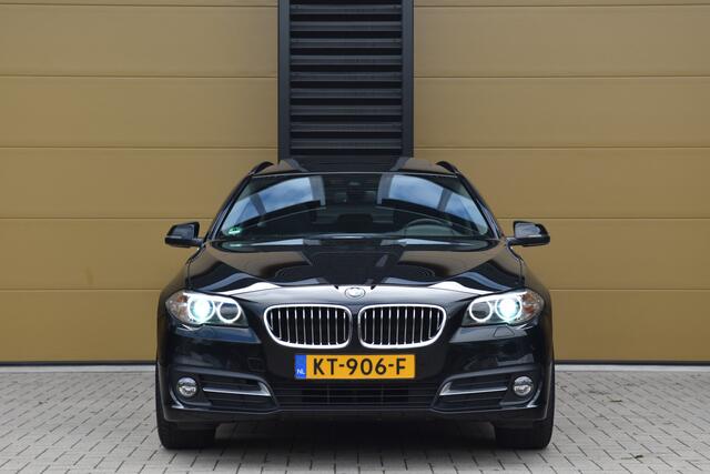 BMW 5-SERIE Touring 520i Executive * Panorama dak * Trekhaak * HIFI * Leder * Keyless entry *