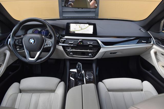 BMW 5-SERIE Touring 520i High Executive * Massage stoelen * Trekhaak * Stoelventilatie * Panorama dak * Leder * LED *