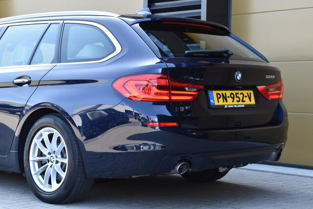BMW 5-SERIE Touring 520i High Executive * Massage stoelen * Trekhaak * Stoelventilatie * Panorama dak * Leder * LED *