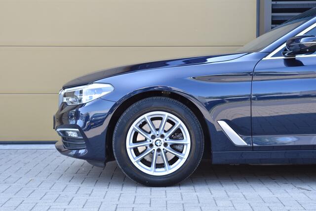 BMW 5-SERIE Touring 520i High Executive * Massage stoelen * Trekhaak * Stoelventilatie * Panorama dak * Leder * LED *