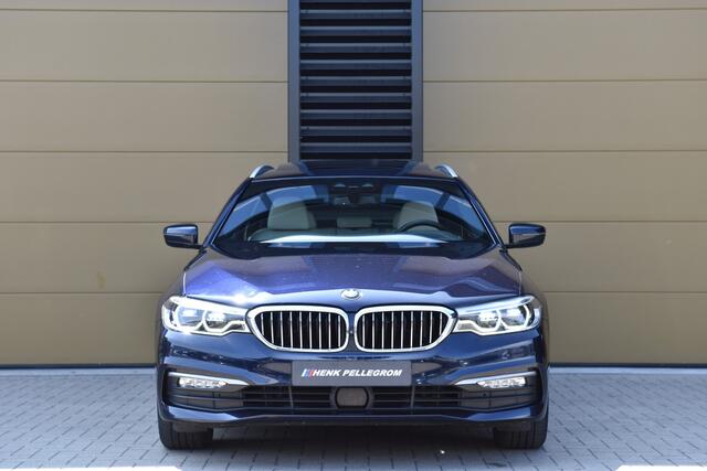 BMW 5-SERIE Touring 520i High Executive * Massage stoelen * Trekhaak * Stoelventilatie * Panorama dak * Leder * LED *