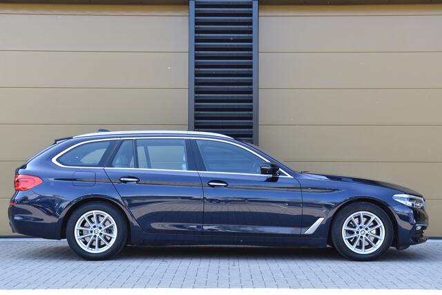 BMW 5-SERIE Touring 520i High Executive * Massage stoelen * Trekhaak * Stoelventilatie * Panorama dak * Leder * LED *