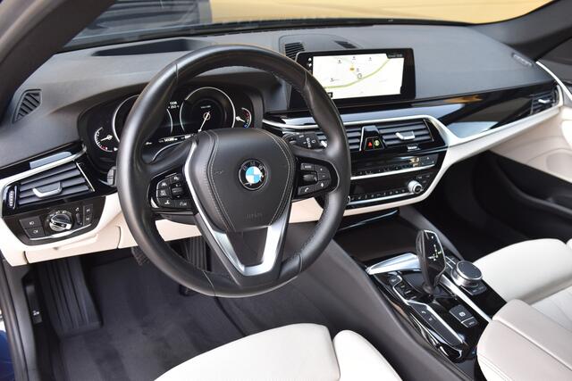 BMW 5-SERIE Touring 520i High Executive * Massage stoelen * Trekhaak * Stoelventilatie * Panorama dak * Leder * LED *