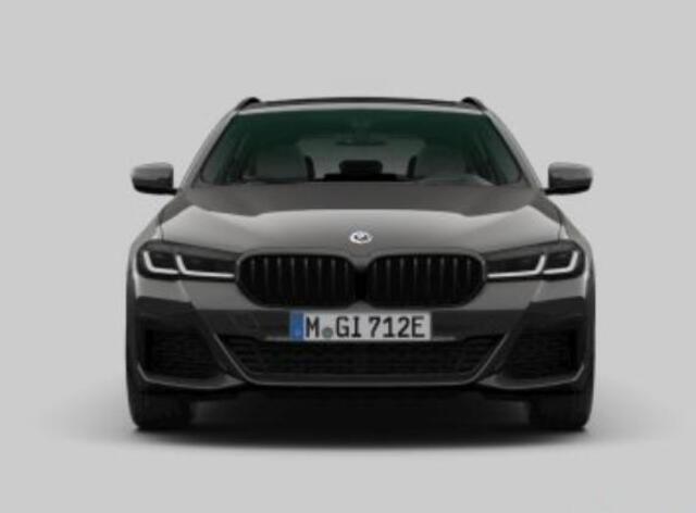 BMW 5-SERIE Touring 530e xDrive High Executive M Sport - Trekhaak - Panoramadak - Getinte ruiten - Comfort Access - Parking Assistant - Head up - Harman Kardon - Stoelventilatie - verwarmde voorstoelen -