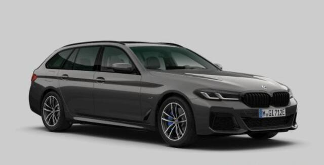 BMW 5-SERIE Touring 530e xDrive High Executive M Sport - Trekhaak - Panoramadak - Getinte ruiten - Comfort Access - Parking Assistant - Head up - Harman Kardon - Stoelventilatie - verwarmde voorstoelen -