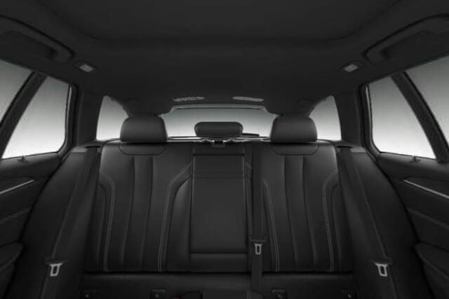 BMW 5-SERIE Touring 530e xDrive High Executive M Sport - Trekhaak - Panoramadak - Getinte ruiten - Comfort Access - Parking Assistant - Head up - Harman Kardon - Stoelventilatie - verwarmde voorstoelen -