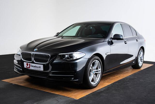 BMW 5-SERIE 520i Executive Driving Experience Control - Ambiance verlichting - Koplampsproeiers - PDC voor/achter - Navigatiesysteem Business - airconditioning 2 zone - Sportstuurwiel met leder bekleed -