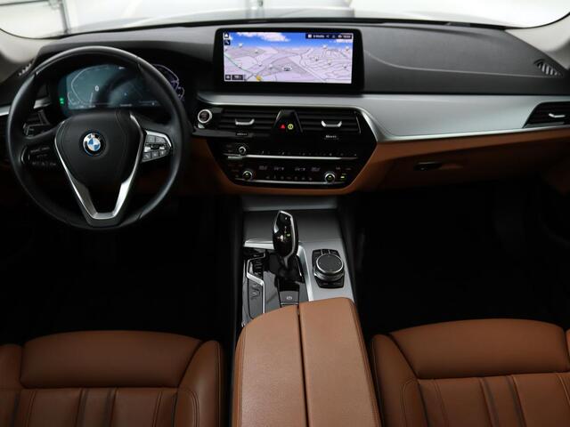 BMW 5-SERIE 530e Business Edition Plus | LaserLight | Leder | Stoelverwarming | Carplay | Live Cockpit | Navigatie | Memory | Parkeerhulp | Climate control