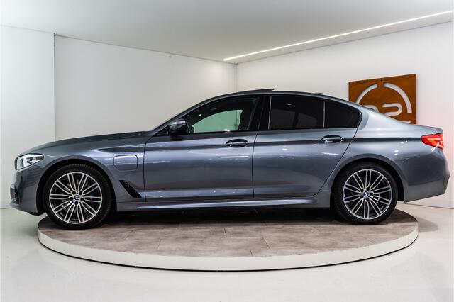 BMW 5-SERIE 530e iPerformance High Executive M-Sport | Pano | Sfeer | H/K | Shadow | 12 MND Garantie