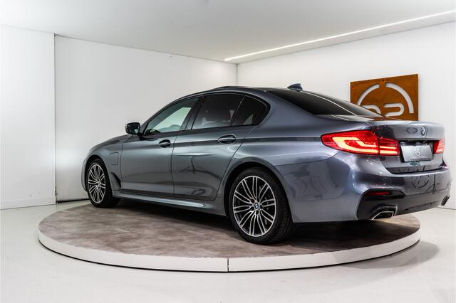 BMW 5-SERIE 530e iPerformance High Executive M-Sport | Pano | Sfeer | H/K | Shadow | 12 MND Garantie