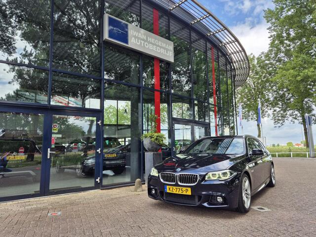 BMW 5-SERIE Touring 520d M Sport Edition | Navi | Wegkl. Trekhaak | Lederen bekleding | ECC | PDC + Camera | LM velgen