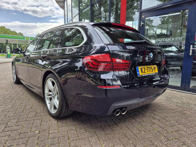 BMW 5-SERIE Touring 520d M Sport Edition | Navi | Wegkl. Trekhaak | Lederen bekleding | ECC | PDC + Camera | LM velgen