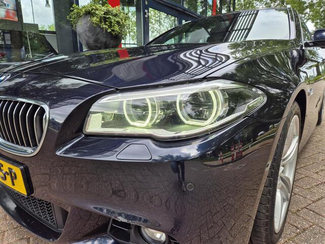 BMW 5-SERIE Touring 520d M Sport Edition | Navi | Wegkl. Trekhaak | Lederen bekleding | ECC | PDC + Camera | LM velgen