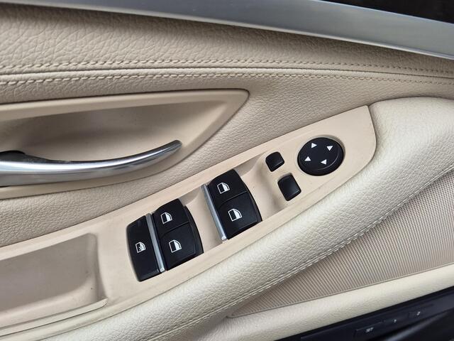 BMW 5-SERIE Touring 520d M Sport Edition | Navi | Wegkl. Trekhaak | Lederen bekleding | ECC | PDC + Camera | LM velgen