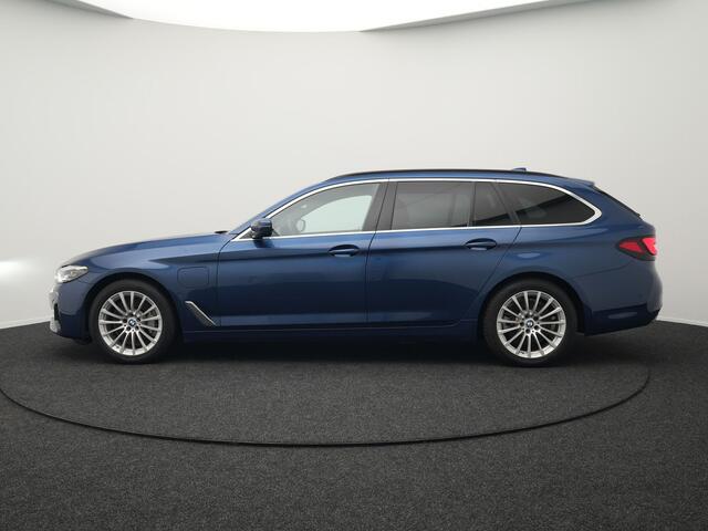 BMW 5-SERIE Touring 530e Business Edition Plus Plug In Hybrid Dealer O.H PHEV | Trekhaak af Fabriek | Lederen Sportstoelen Verwarmd | Comfort Access | Camera | Parkassist | Apple Carplay | Sfeerverlichting |