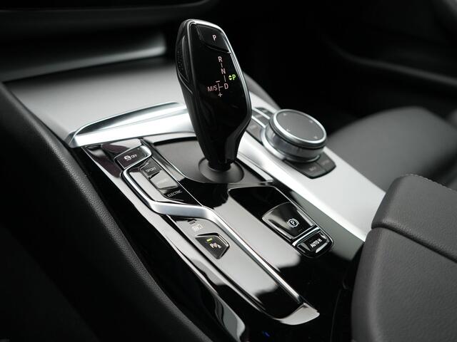 BMW 5-SERIE Touring 530e Business Edition Plus Plug In Hybrid Dealer O.H PHEV | Trekhaak af Fabriek | Lederen Sportstoelen Verwarmd | Comfort Access | Camera | Parkassist | Apple Carplay | Sfeerverlichting |