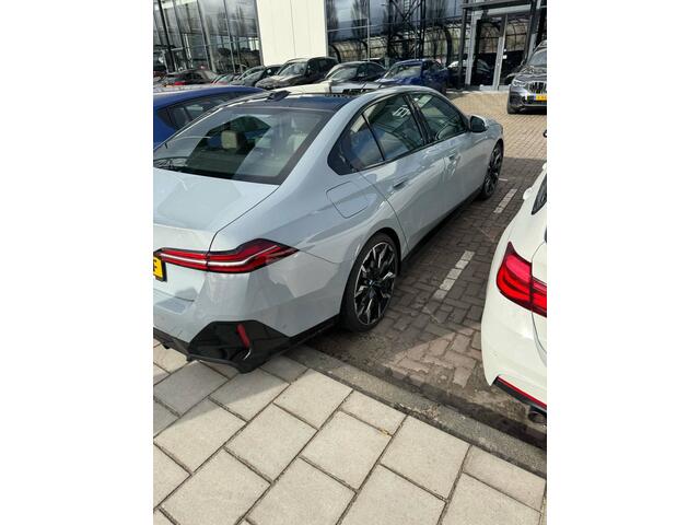 BMW 5-SERIE 520i M-Sport | 21" | Harman Kardon | Panorama |