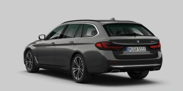 BMW 5-SERIE Touring 520i High Executive Edition Luxury Line - Panoramadak - Parking/Driving Assistant - Head up - Comfort Acces - Active protection - Hifi - Stuurwielrand verwarming - Verwarmde voorstoelen - Comfortstoelen voor -
