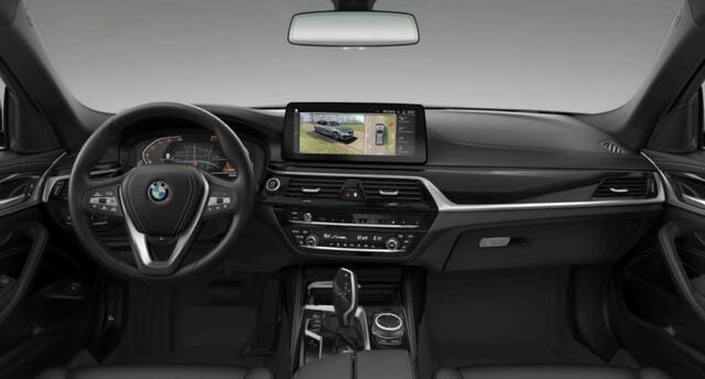 BMW 5-SERIE Touring 520i High Executive Edition Luxury Line - Panoramadak - Parking/Driving Assistant - Head up - Comfort Acces - Active protection - Hifi - Stuurwielrand verwarming - Verwarmde voorstoelen - Comfortstoelen voor -