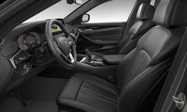BMW 5-SERIE Touring 520i High Executive Edition Luxury Line - Panoramadak - Parking/Driving Assistant - Head up - Comfort Acces - Active protection - Hifi - Stuurwielrand verwarming - Verwarmde voorstoelen - Comfortstoelen voor -
