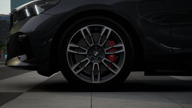 BMW 5-SERIE Touring 530e M Sport Automaat / Panoramadak / Trekhaak / Adaptieve LED / Comfort Access / Stoelventilatie / M Sportonderstel / Parking Assistant Plus